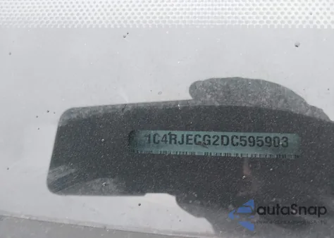 2013 Jeep Grand Cherokee Overland z USA, uszkodzony, nr VIN 1C4RJECG2DC595903